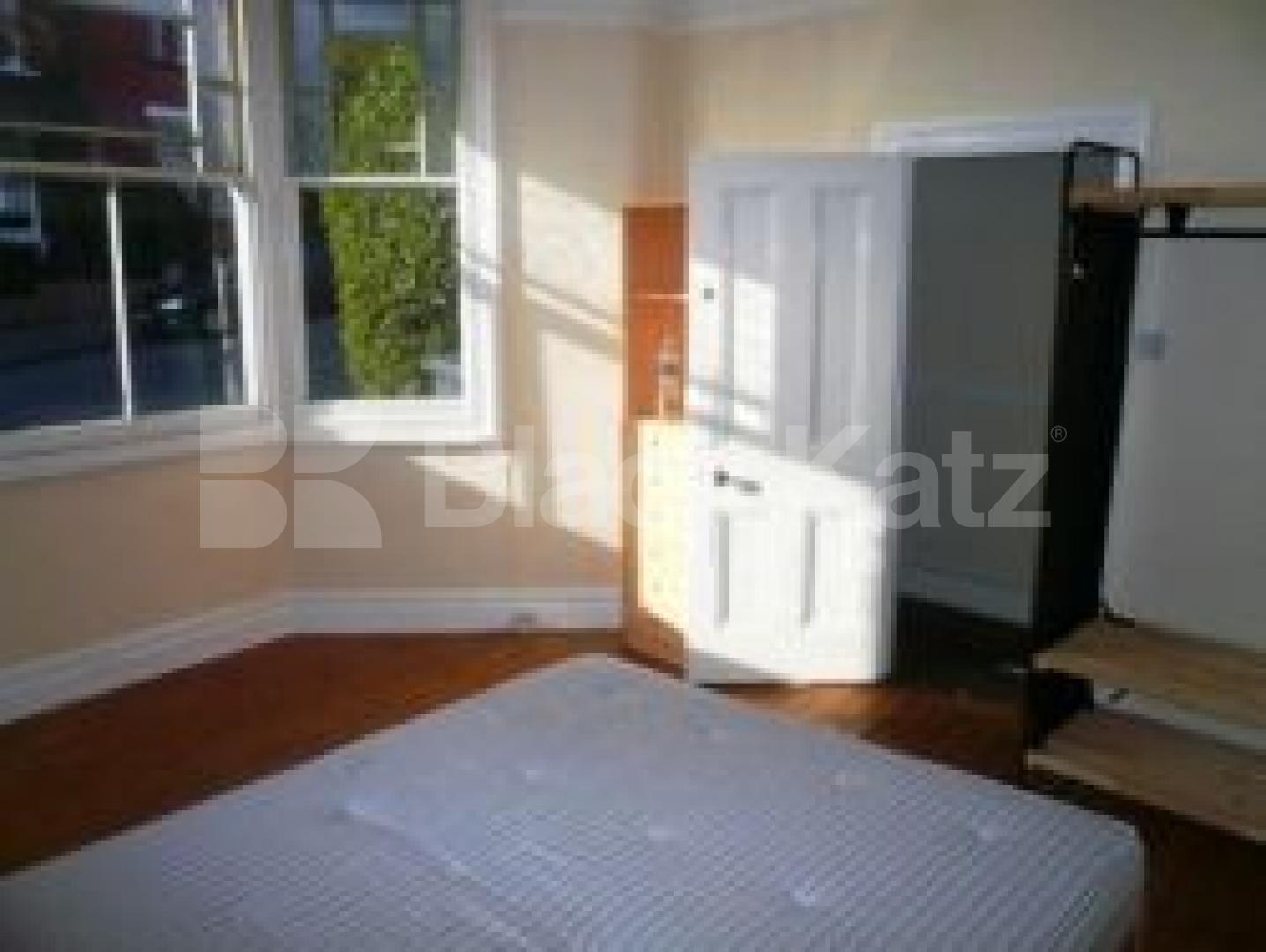 			LET BY BLACK KATZ, 3 Bedroom, 1 bath, 1 reception Flat			 Alexandra Gardens, MUSWELL HILL